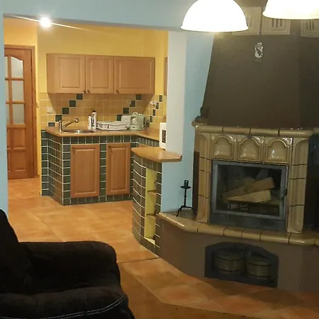 Liska Apartment *