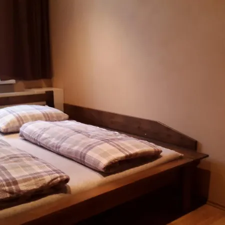 Liska Apartment *